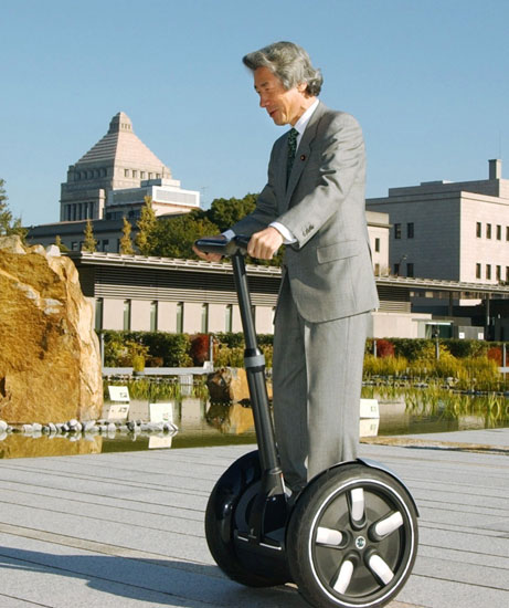 1216japansegway461x550.jpg